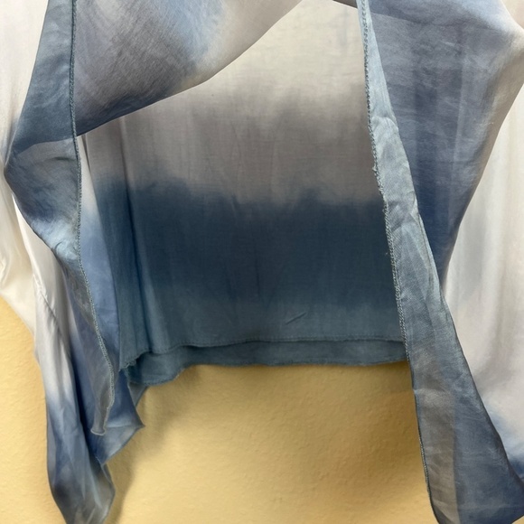 Tempo Paris Blue/White Ombré Asymmetrical Sheer Blouse with Cami; Size M - Picture 4 of 9
